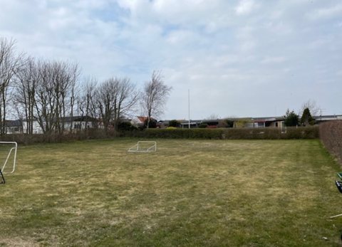 Central grund på 1.156 m2.