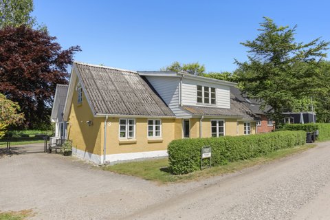 Charmerende villa i naturskønne omgivelser – tæt på byen