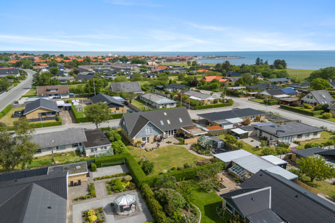 Charmerende villa med masser af plads centralt i Sæby