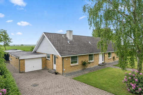 Charmerende villa med naturskøn beliggenhed