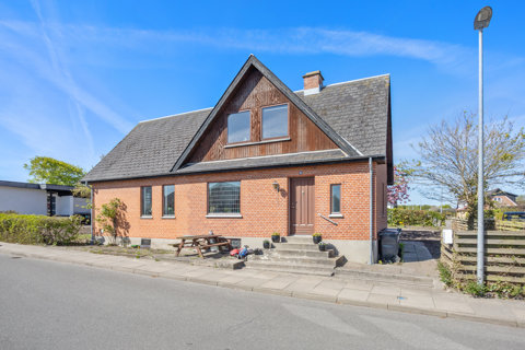 Familievenlig villa med hyggelig have i hjertet af Løgstør