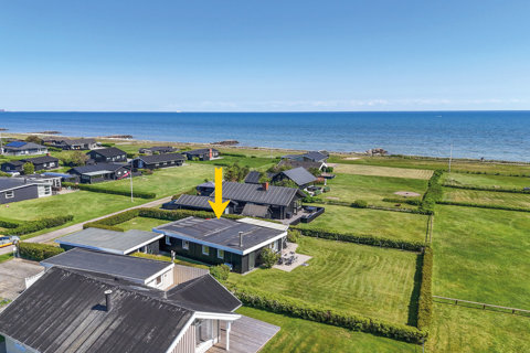 Sommerhus på egen grund med havudsigt på Sæby Nordstrand