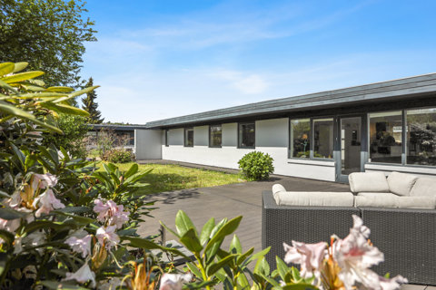 Indbydende villa med moderne opdateringer i Kærby