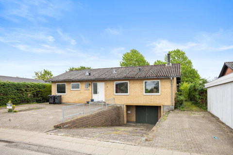 Velindrettet villa med central beliggenhed i Aabybro