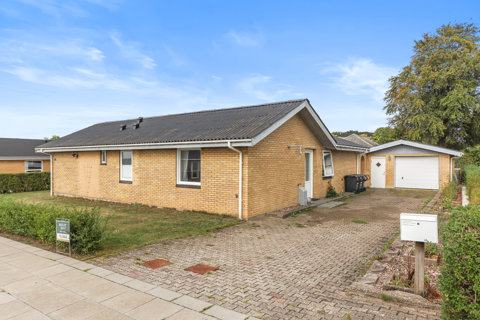 Velholdt villa med stor garage og god planløsning i Fjerritslev