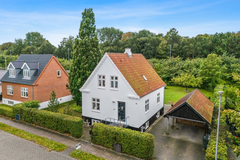 Charmerende byhus i hyggeligt kvarter i Frederikshavn